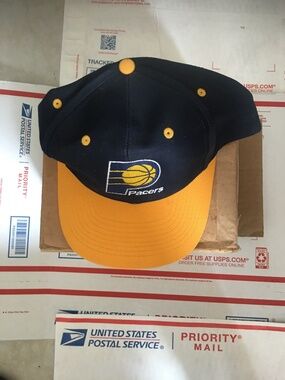 Men’s Vintage Indiana Pacers Logo Athletic Snapback Hat